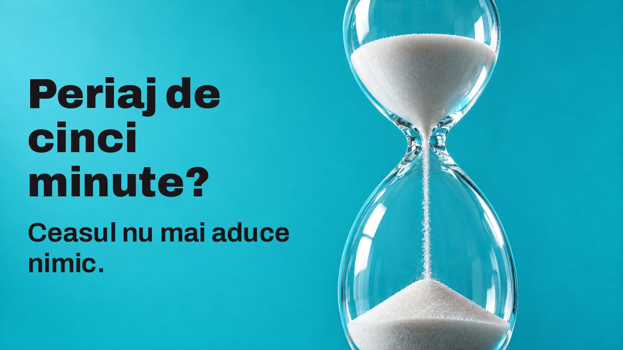 Periaj de cinci minute? Ceasul nu mai aduce nimic. O clepsidră cu nisip alb curgând prin gât, văzută de jos pe turcoaz intens.