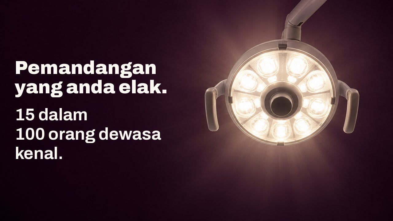 Pemandangan yang anda elak. 15 dalam 100 orang dewasa kenal. Pemandangan dari kerusi pergigian, terus ke atas: lampu pergigian bulat menyala putih hangat berlatarkan siling ungu terung yang pekat.