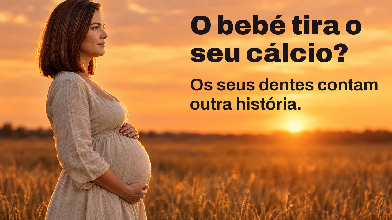 O bebé tira lhe o cálcio? Os seus dentes contam outra história. Uma mulher grávida de perfil segura a barriga num campo de trigo ao pôr do sol, com o céu laranja atrás.